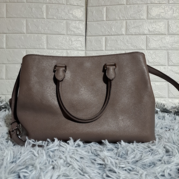 Micheal Kors Large Saffiano Satchel - Picture 4 of 6